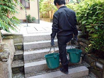 真砂土 庭砂利の階段引き上げ作業の画像その1